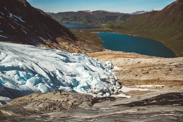 Schöne Landschaft Auf Den Bergen Und Der Gletscher Svartisen Landschaft — Stockfoto