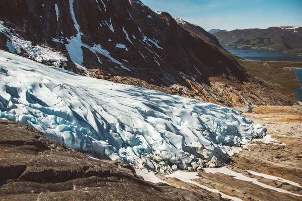 Όμορφο Τοπίο Στα Βουνά Και Τοπίο Παγετώνα Svartisen Στη Νορβηγία — Φωτογραφία Αρχείου