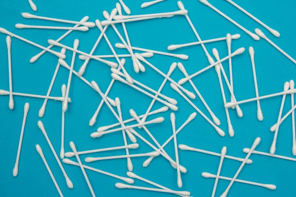Flat Lay Composition Cotton Swabs Blue Background Top View Ear — Stock Photo, Image