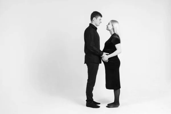 Pregnant Woman Her Husband Hugging Holding Your Stomach Black Clothes — Stock Photo, Image