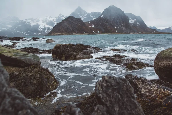 ロフトテン島のノルウェーの山 自然スキャンディナヴィアの風景 テキストまたは広告の場所 — ストック写真