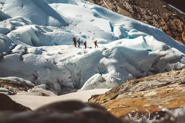 Grupo Privado Caminhantes Caminhando Geleira Grupo Glaciares Pessoas Caminhando Montanhas — Fotografia de Stock