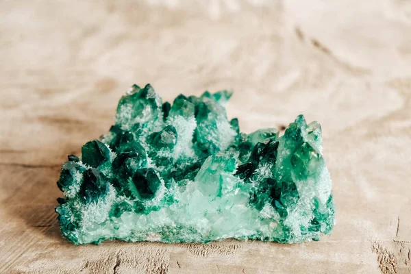 Raw Emerald Gemstone Rough Rock Crystal Wooden Table Copy Empty — Stock Photo, Image