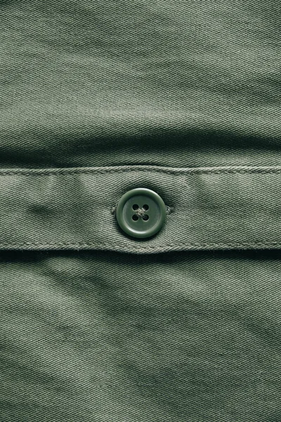 緑のジャケットの緑のボタン 服装の詳細 最上階だ テキストのコピー 空のスペース — ストック写真
