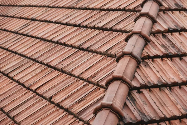 Alte Dachziegel Auf Dem Dach Eines Hauses Als Hintergrund Platz — Stockfoto