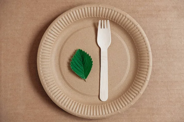 Wooden Fork Plate Kraft Paper Background Eco Friendly Disposable Tableware — Stock Photo, Image