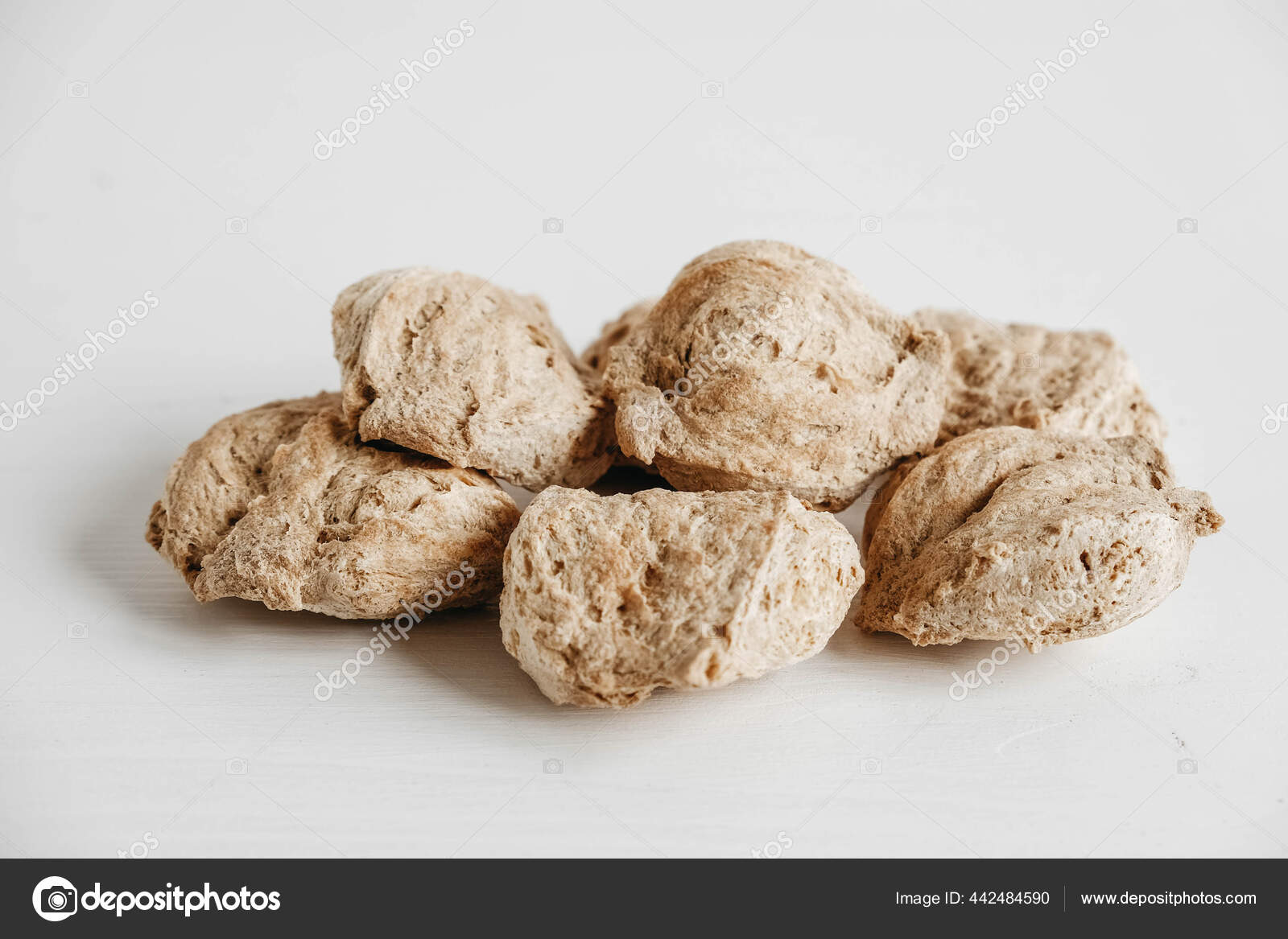在白色的木制背景上生豆肉或大豆块脱水空的文字空间 图库照片 C Olhovyi Photographer 在白色的木制背景上生豆肉或大豆块脱水空的文字空间 图库照片 C Olhovyi Photographer