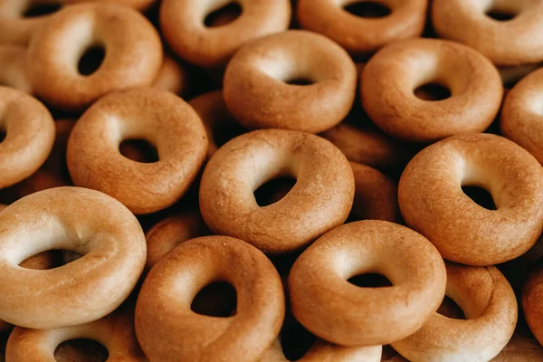 Trocknen Oder Mini Runde Bagels Als Hintergrundbild Ansicht Von Oben — Stockfoto