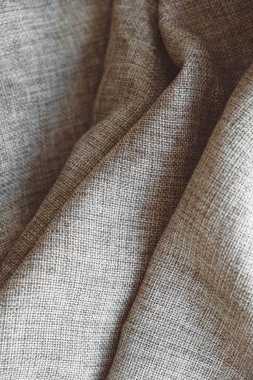 Arka plan dokusu olarak buruşmuş gri keten kumaş. Üst Manzara. Kopyala, metin için boşluk.