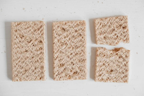 Rogge Knapperig Brood Een Witte Houten Achtergrond Bovenaanzicht Kopieer Lege — Stockfoto