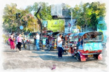 Bir grup turist otobüsten inip Chiang Mai suluboya resim çizimine katılacaklar..