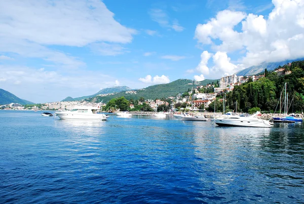 dağlarda şehrine Akdeniz kıyılarının güzel Deniz Manzaralı,