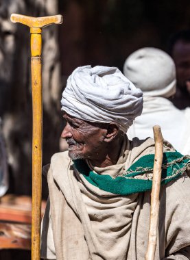 Lalibela, Etiyopya - 13 Şubat 2020: Bet Maryam Kilisesi 'nde Etiyopya halkı, Lalibela, Etiyopya Afrika' da St. Mary Kilisesi