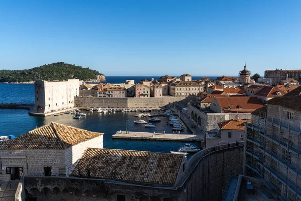 Dubrownik Chorwacja Czerwca 2020 Stary Port Portowy Porporela Pobliżu Murów — Zdjęcie stockowe