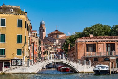 Venedik, İtalya - 29 Haziran 2020: Venedik Büyük Kanalı gondollu, İtalya, Avrupa