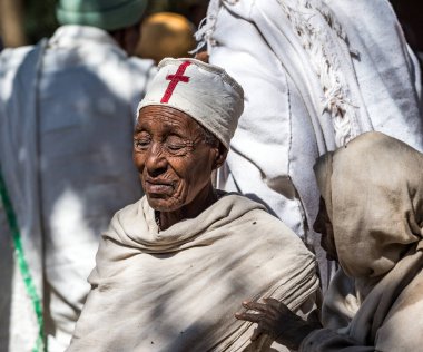 Lalibela, Etiyopya - 13 Şubat 2020: Bet Maryam Kilisesi 'nde Etiyopya halkı, Lalibela, Etiyopya Afrika' da St. Mary Kilisesi