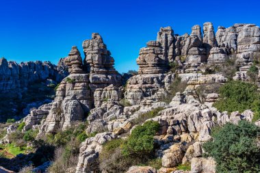 Kayaların eşsiz şekli, 150 milyon yıl önce Jurasik Çağı sırasında meydana gelen erozyondan kaynaklanmaktadır. Tüm dağ, deniz suyu altındaydı. Torcal de Antequera