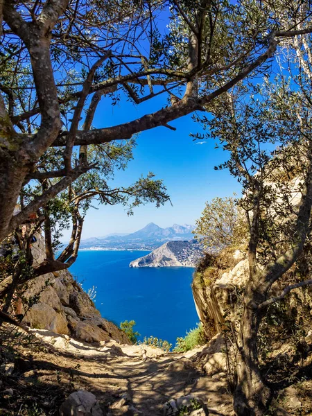 İspanya, Batı Avrupa 'da Valencia Costa Blanca yakınlarındaki Akdeniz tatil beldesi Calpe