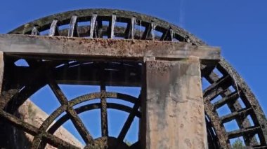 Antik Arap değirmeni, İspanya 'nın Avrupa bölgesindeki Abarcia köyündeki su noryası. Ruta de las Norias, Noria de la Hoya de Don Garcia