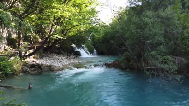 Krásná krajina v národním parku Plitvická jezera v Chorvatsku. Jeden z nejstarších a největších národních parků v Chorvatsku. V roce 1979 byl zařazen do registru světového dědictví UNESCO