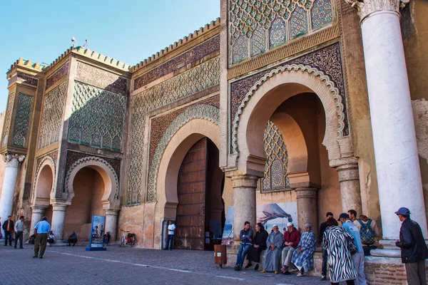 Meknes Marruecos Octubre 2019 Gate Bab Mansour Plaza Hedim Meknes — Foto de Stock