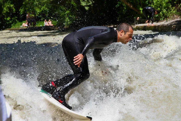 München Deutschland Juli 2019 Surfer Auf Dem Stadtfluss München Ist — Stockfoto