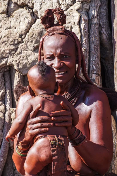 Opuwo Namibie 2019 Neznámá Žena Kmene Himba Typickým Náhrdelníkem Účesem — Stock fotografie