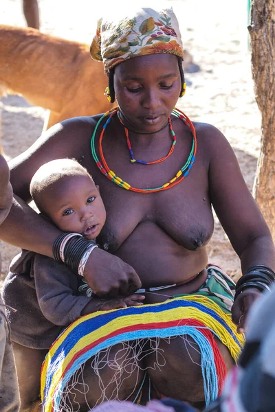 Опуво Намибия Июля 2019 Года Неопознанная Женщина Химба Типичным Ожерельем — стоковое фото