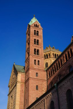 Speyer, Almanya 'daki Katedral. Resmi olarak Hüküm ve Aziz Stephen 'ın İmparatorluk Katedrali Bazilikası ya da Almanca' da kısaca Dom zu Speyer.