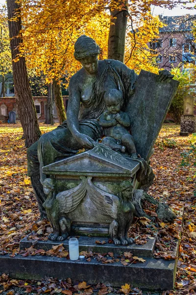 Blick Auf Den Berühmten Alten Nordfriedhof München Mit Historischen Grabsteinen — Stockfoto