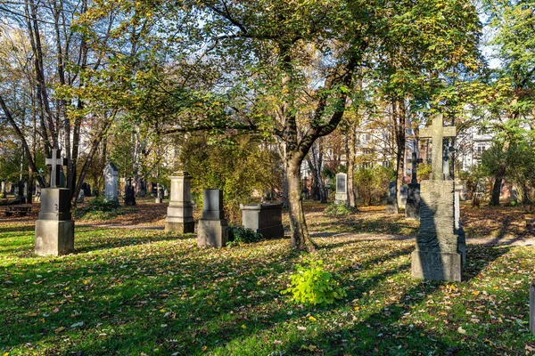 ⬇ Скачать Картинки Кладбище Москва, Стоковые Фото Кладбище Москва.