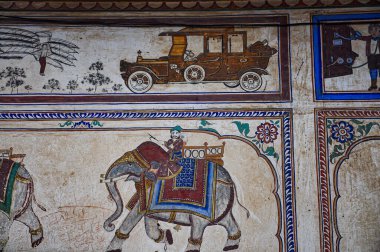 Mandawa, Hindistan - 29 Aralık 2019: Hindistan 'ın Rajasthan kentindeki Mandawa şehrinde renkli boyalı Haveli. Mandawa sokakları Haveli 'nin duvarlarındaki renkli resimleriyle ünlüdür..