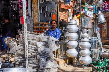 Jaisalmer, Hindistan - 31 Aralık 2019: Hindistan 'da Rajasthan sınırında yer alan Jaisalmer şehrinin yaşam, pazar, sokak ve evlerinin resmi