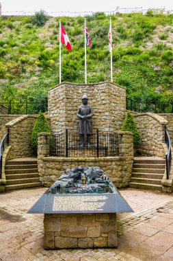 Cornet Kalesi, Aziz Peter Limanı 'nı ve limanını 800 yıldır koruyor. Saint Peter Limanı - Guernsey 'in başkenti - Normandiya açıklarında İngiliz Kraliyet Bağımlılığı.