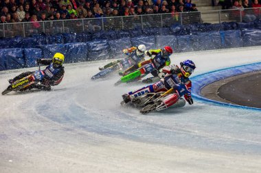 Inzell, Almanya - 16 Mart 2019 Dünya Buz Pisti Şampiyonası. Spor, bir düşüşten sonra spor sahalarına geri dönüyor