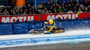 Inzell, Almanya - 16 Mart 2019 Dünya Buz Pisti Şampiyonası. Spor, bir düşüşten sonra spor sahalarına geri dönüyor