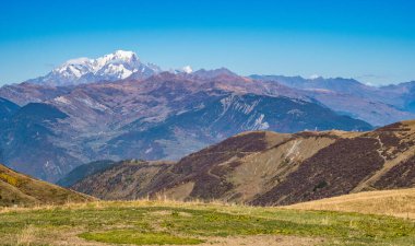 Col de la Madeleine 2000 m yükseklikte Rhone Alplerinde, Fransa