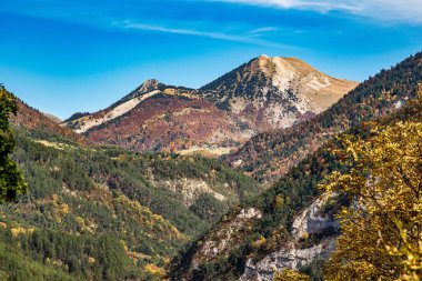 Fransız kırsalında. Treschenu-Creyers: Vercors 'un yükseklikleri, Marly Hills ve Fransa' daki Val de Drome vadisi, Avrupa