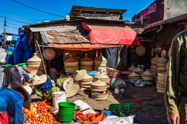Addis Abeba 'daki Addis Mercato, Etiyopya, Afrika' nın en büyük pazarı..