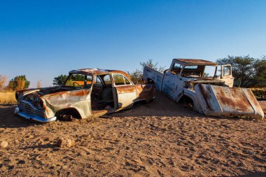 Solitaire, Namibya - 12 Temmuz 2019: Namibya 'daki Solitaire Çölü' nde terk edilmiş arabalar.