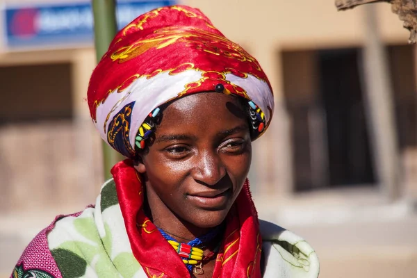 Opuwo Namíbia Julho 2019 Mulher Namibiana Rua Vista Opuwo Capital — Fotografia de Stock