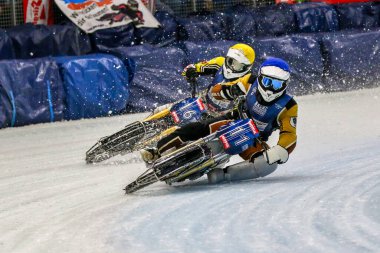 Inzell, Almanya - 16 Mart 2019 Dünya Buz Pisti Şampiyonası. Spor, bir düşüşten sonra spor sahalarına geri dönüyor