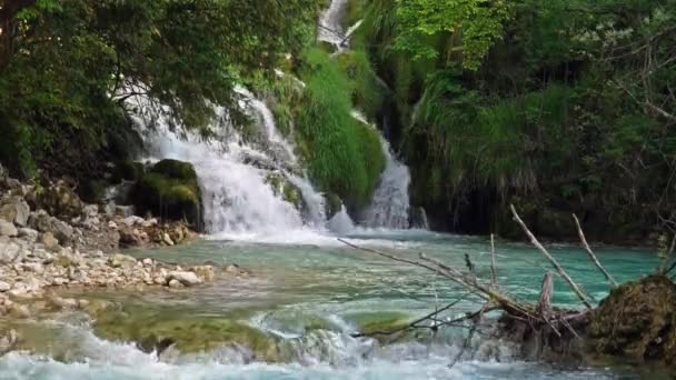 Majestatyczny Widok Wodospad Turkusową Wodą Parku Narodowym Jeziora Plitwickie Chorwacja — Wideo stockowe