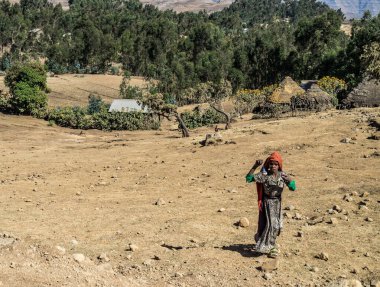 Simien Dağları, Etiyopya - Şubat 07, 2020: Etiyopya 'daki Simien Dağları Ulusal Parkı' ndaki Etiyopya halkı. Afrika.