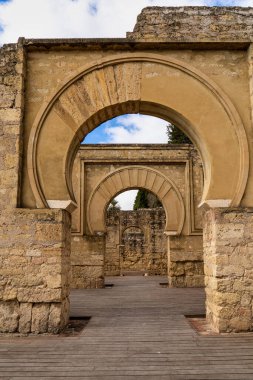 Medine Azahara Sarayı, 936 yılında Abderraman III tarafından kuruldu. Cordoba, Endülüs, İspanya 'ya yaklaşık 8 km uzaklıkta.