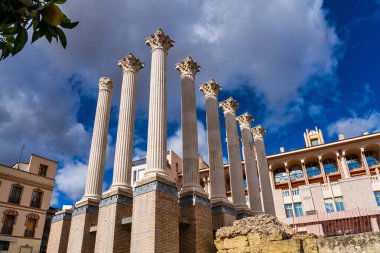 Roma tapınağının kalan sütunları, Cordoba 'nın tempo romanosu, Endülüs, İspanya