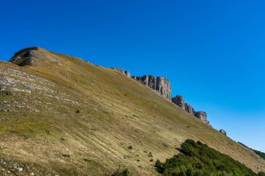 Col de Bataille, Ombleze, Fransa. Fransa 'nın Vercors dağlarındaki Tete de la Dame platosuna bakın.