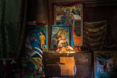 Lalibela, Etiyopya - 13 Şubat 2020: Etiyopya halkı Aziz George 'un ünlü Rock-Hewn Kilisesi - Etiyopya' nın Lalibela kentindeki Bete Giyorgis.