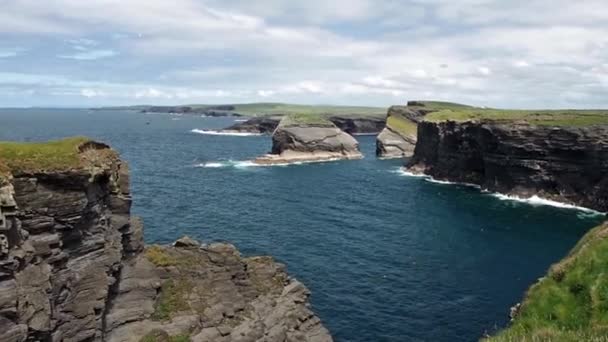 Kilkees Klippor Clare Irland Halvön Västra Clare Irland Berömd Strand — Stockvideo