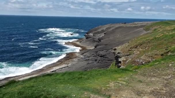 Kilkees Klippor Clare Irland Halvön Västra Clare Irland Berömd Strand — Stockvideo